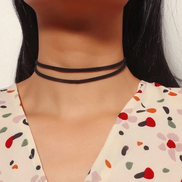 ⚜️𝟯𝟬%𝗢𝗙𝗙 𝗯𝘂𝗻𝗱𝗹𝗲𝘀 𝟯+⚜️ NEW 2 Layered Black Simple Choker - Picture 5 of 9